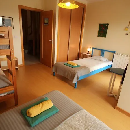 לינה וארוחת בוקר Surf House *